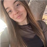 Soy profesora de piano de niños. Actualmente sigo mis estudios en el grado superior y tengo un año de experiencia dando clases.